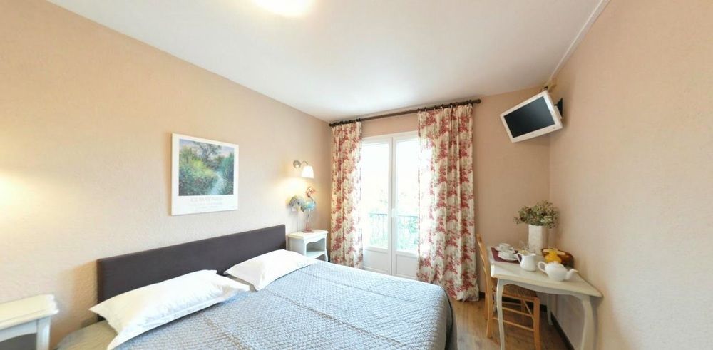 Coq Hotel Cogolin Bagian luar foto