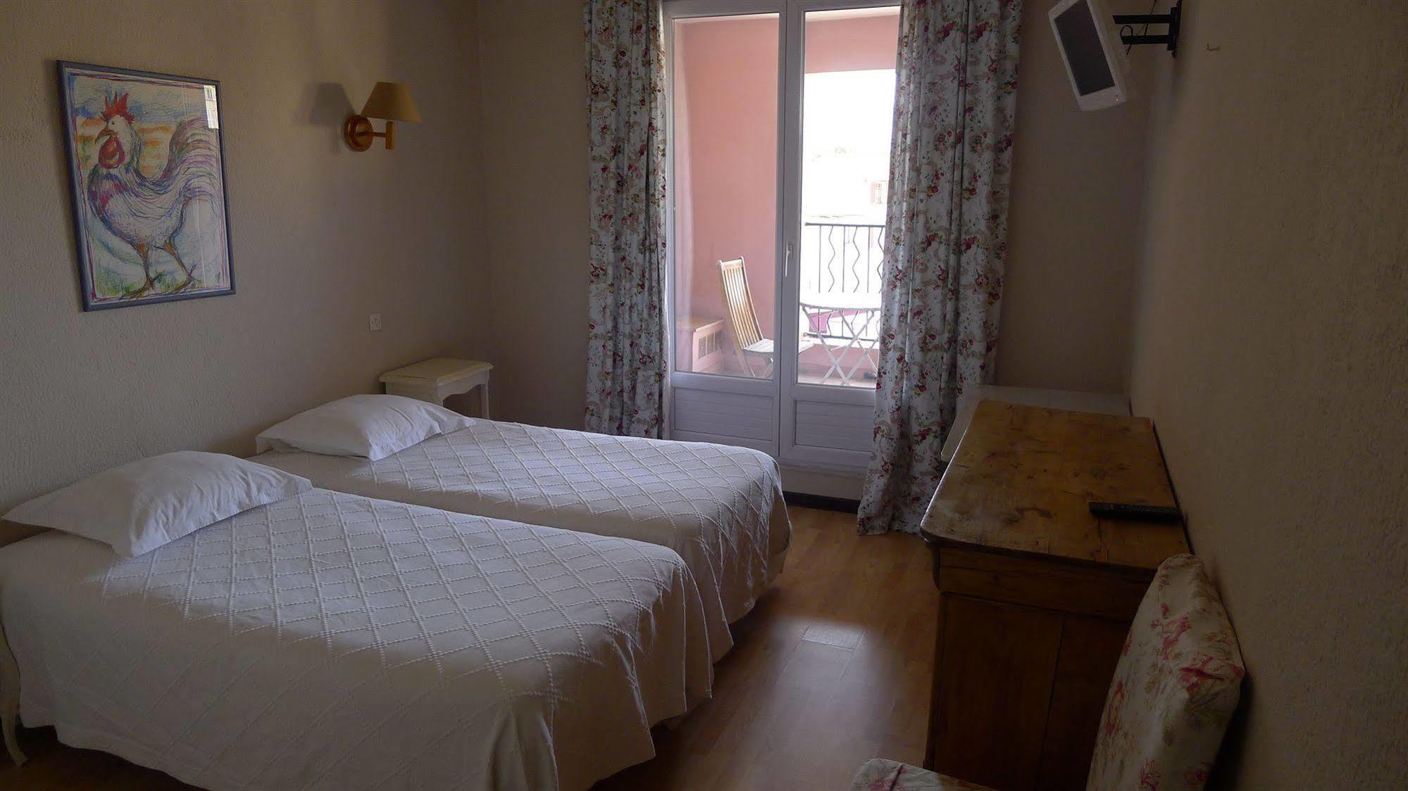 Coq Hotel Cogolin Bagian luar foto